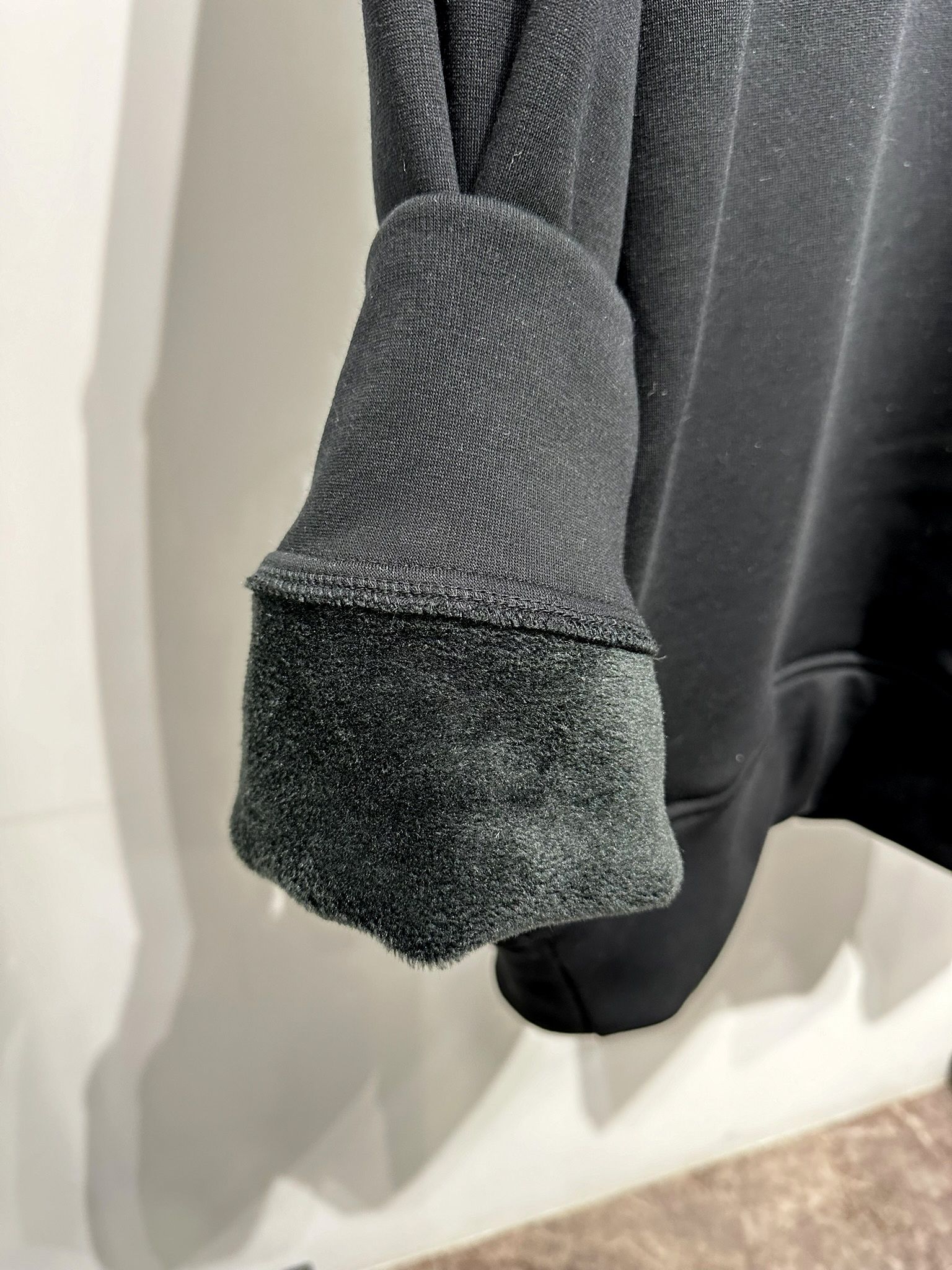 ID VELOURS FLEECE DROP TRAINER / RC34-C-004 / 裏起毛バックロゴトレーナー / ブラック