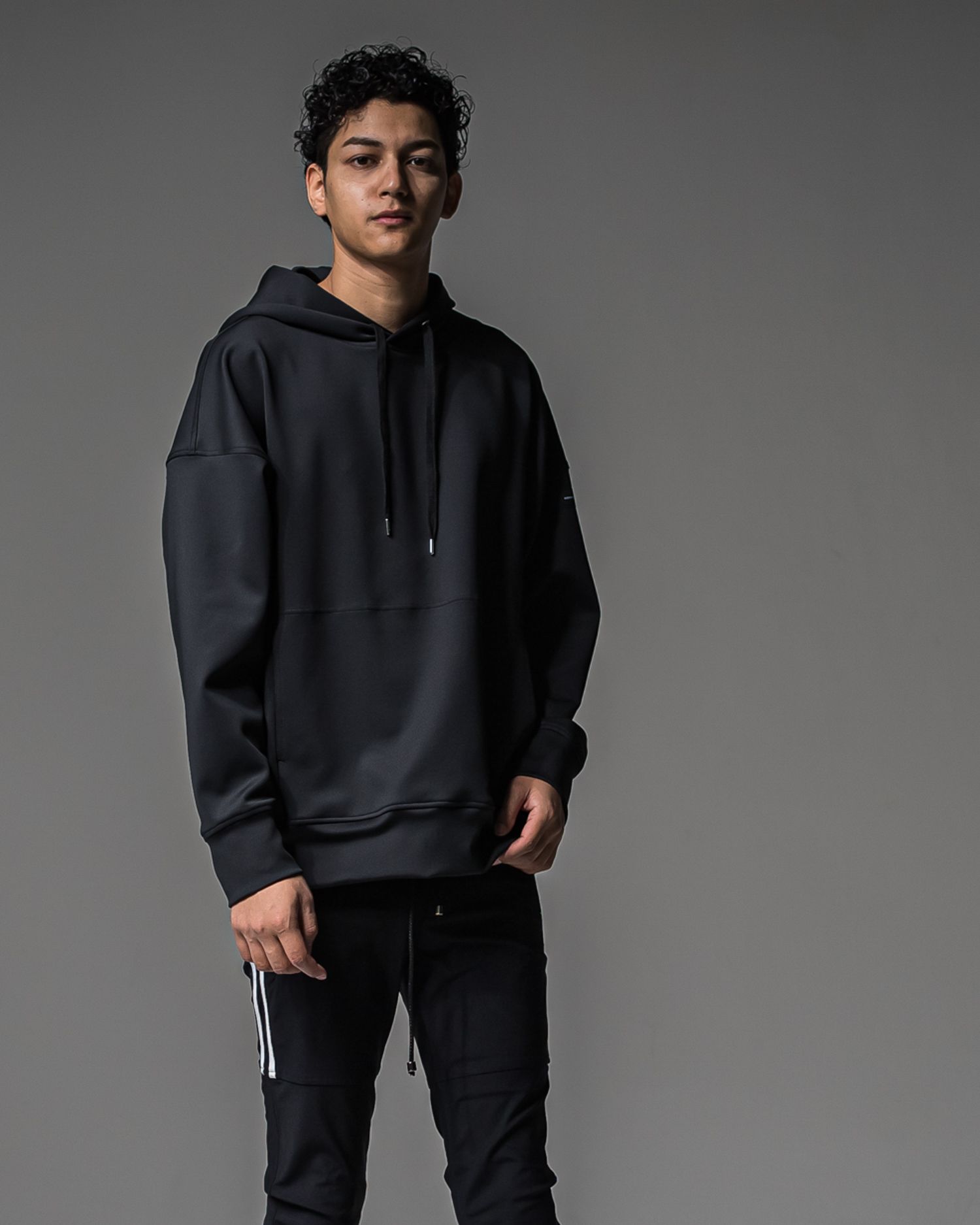 BACK ID LOOSE HOODIE / RC37-C-006 / バックロゴパーカー / ブラック (9月中旬入荷予定)