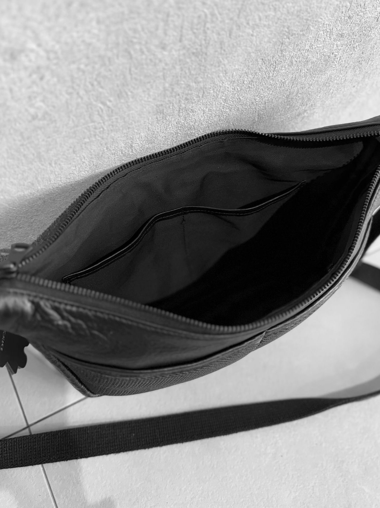 オイルドカウレザー ミニショルダーバッグ / DCD-01542B / ブラック×ブラック