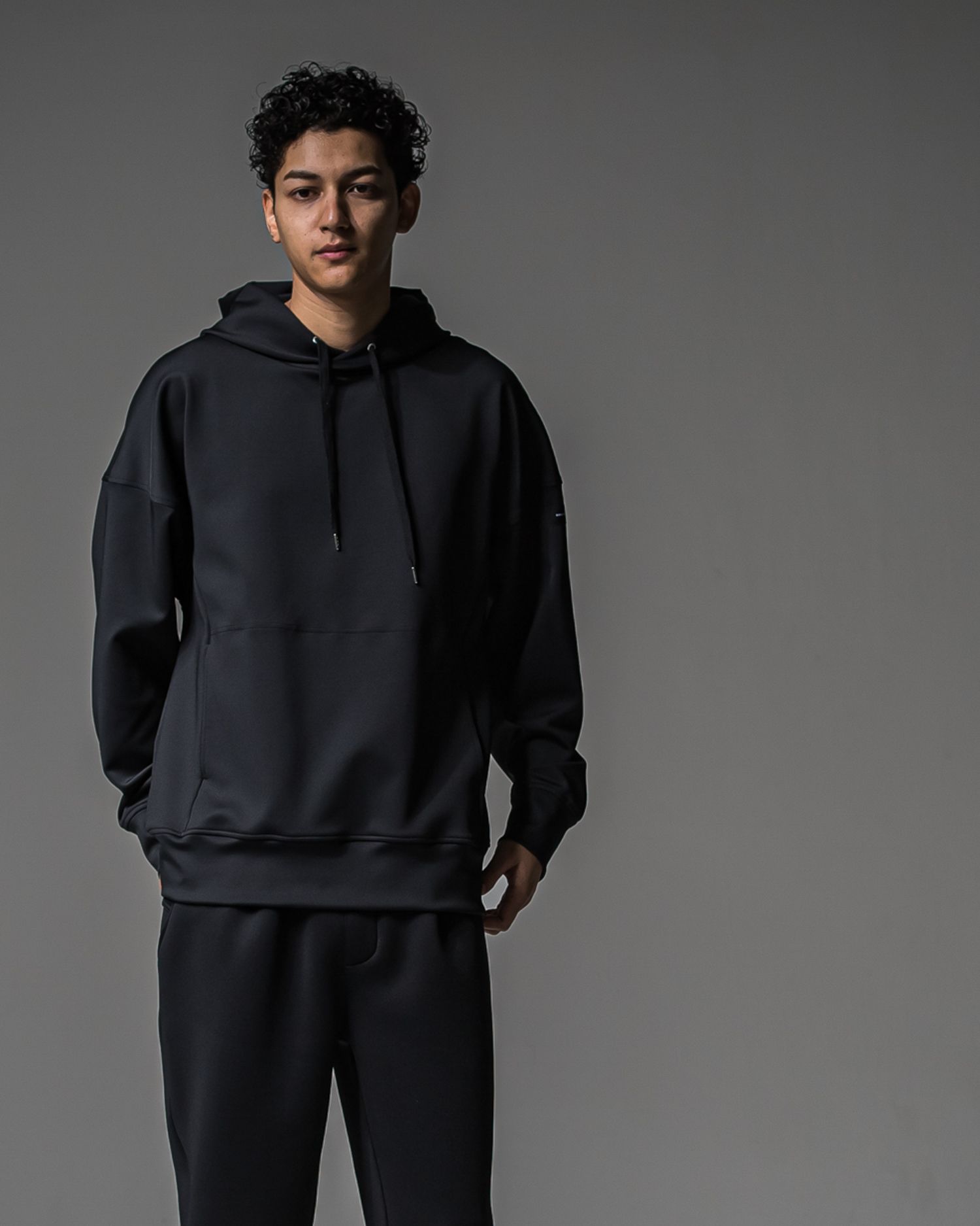 BACK ID LOOSE HOODIE / RC37-C-006 / バックロゴパーカー / ブラック (9月中旬入荷予定)