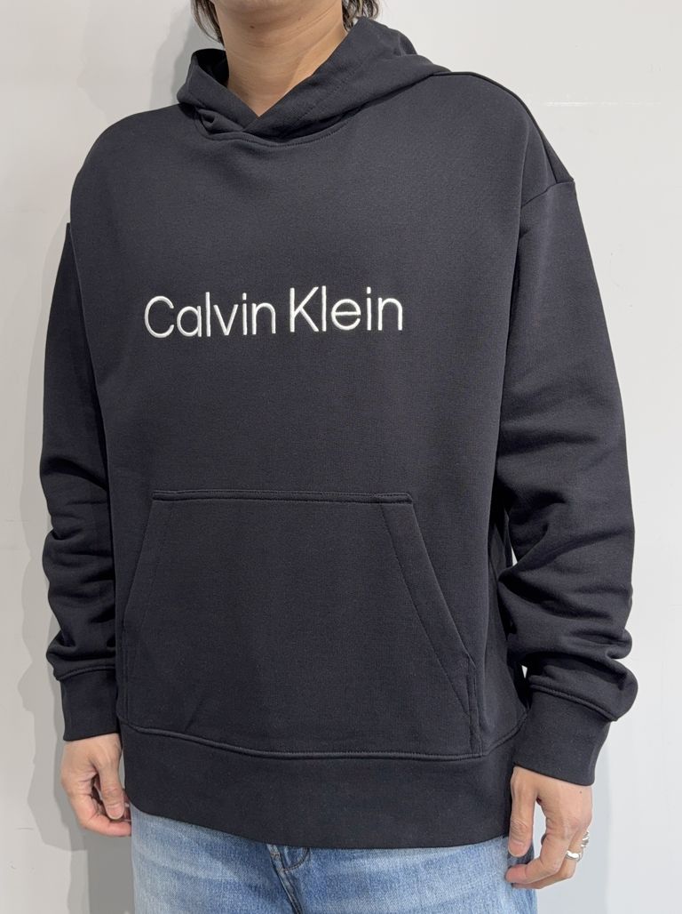 Calvin Klein - スタンダードロゴパーカー / 40HM231 / ブラック | LUKE