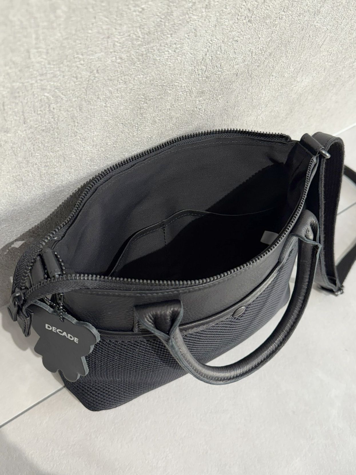 オイルドカウレザー ミニハンドショルダーバッグ / DCD-01507B / ブラック×ブラック