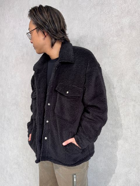 ラグジュアリー×ミリタリーのコントラストコーデ