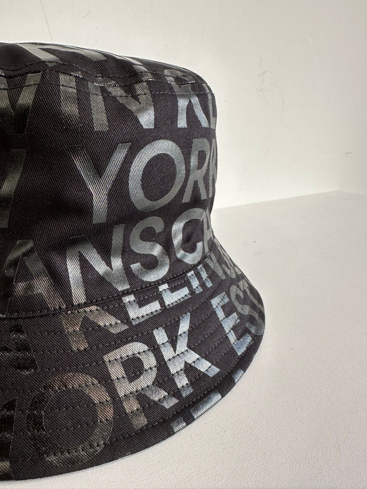 AOP REV BUCKET HAT / K511426 / 総柄プリントバケットハット / ブラック