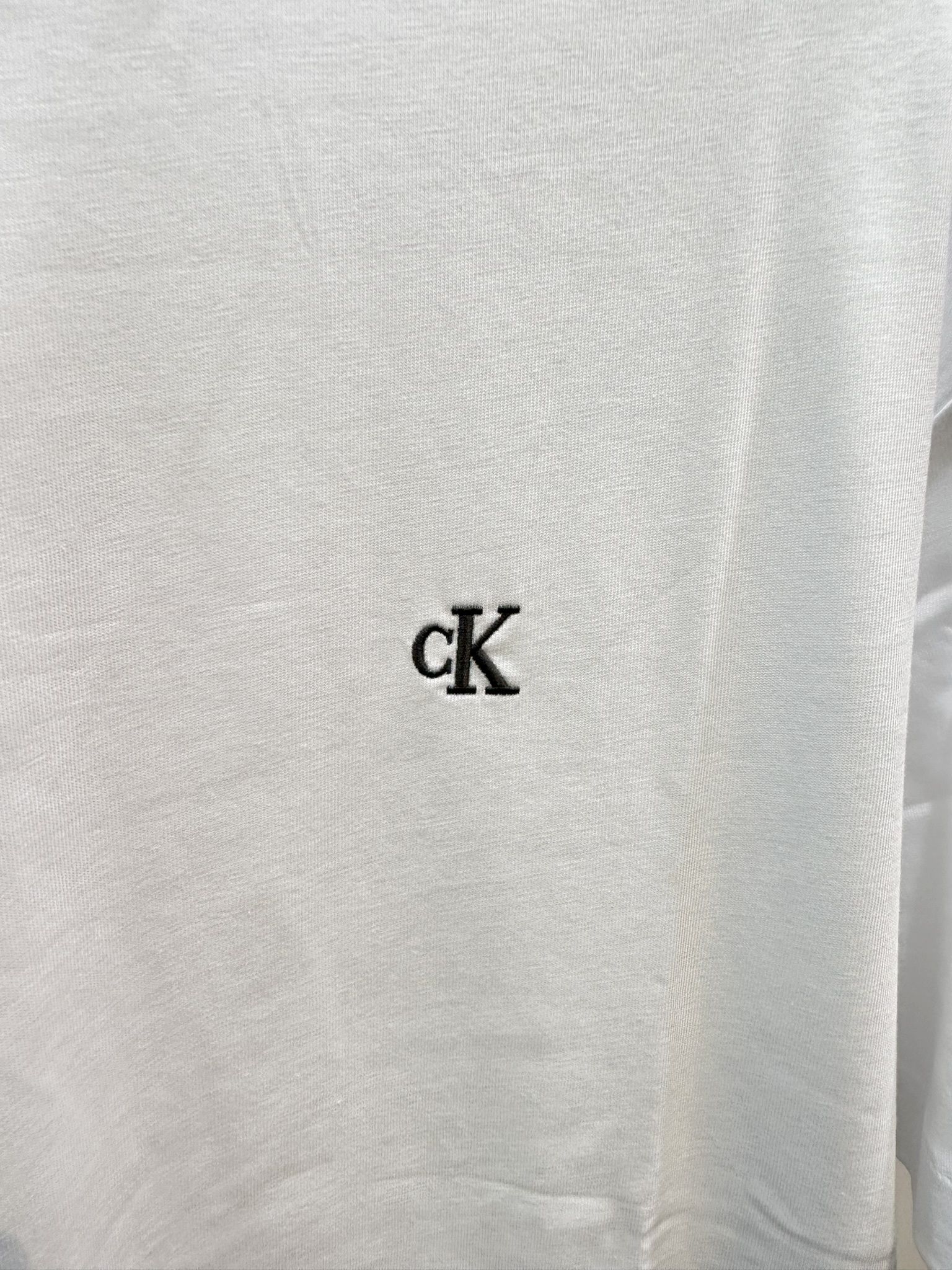 Calvin Klein - 【Jung Kook/ジョングク、Bright/ブライト着用商品】 アーカイブロゴ リラックスクルーネックTシャツ /  40HM229 / ホワイト | LUKE