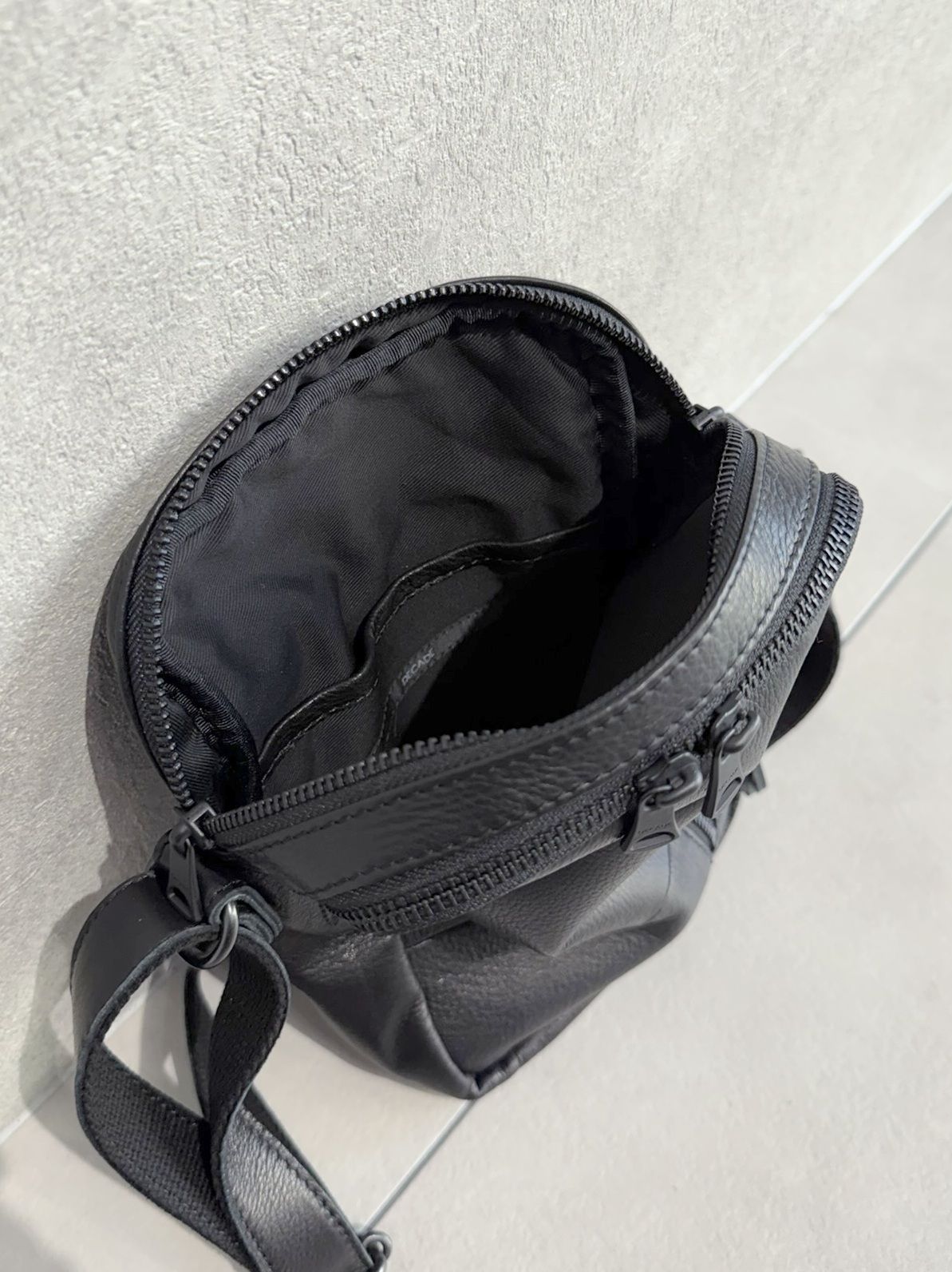 オイルドカウレザー ミニショルダーバッグ / DCD-01460B / ブラック×ブラック