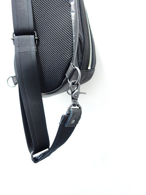 Matte PVC Nylon Body One Shoulder Bag / DCD-01026N / ボディバッグ