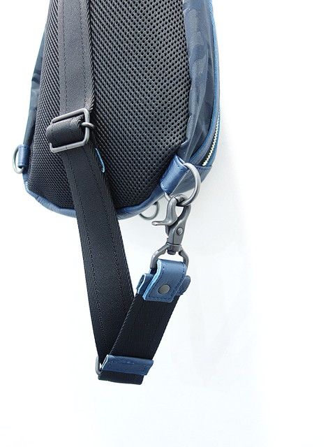 Matte PVC Nylon Body One Shoulder Bag / DCD-01026N / ボディバッグ
