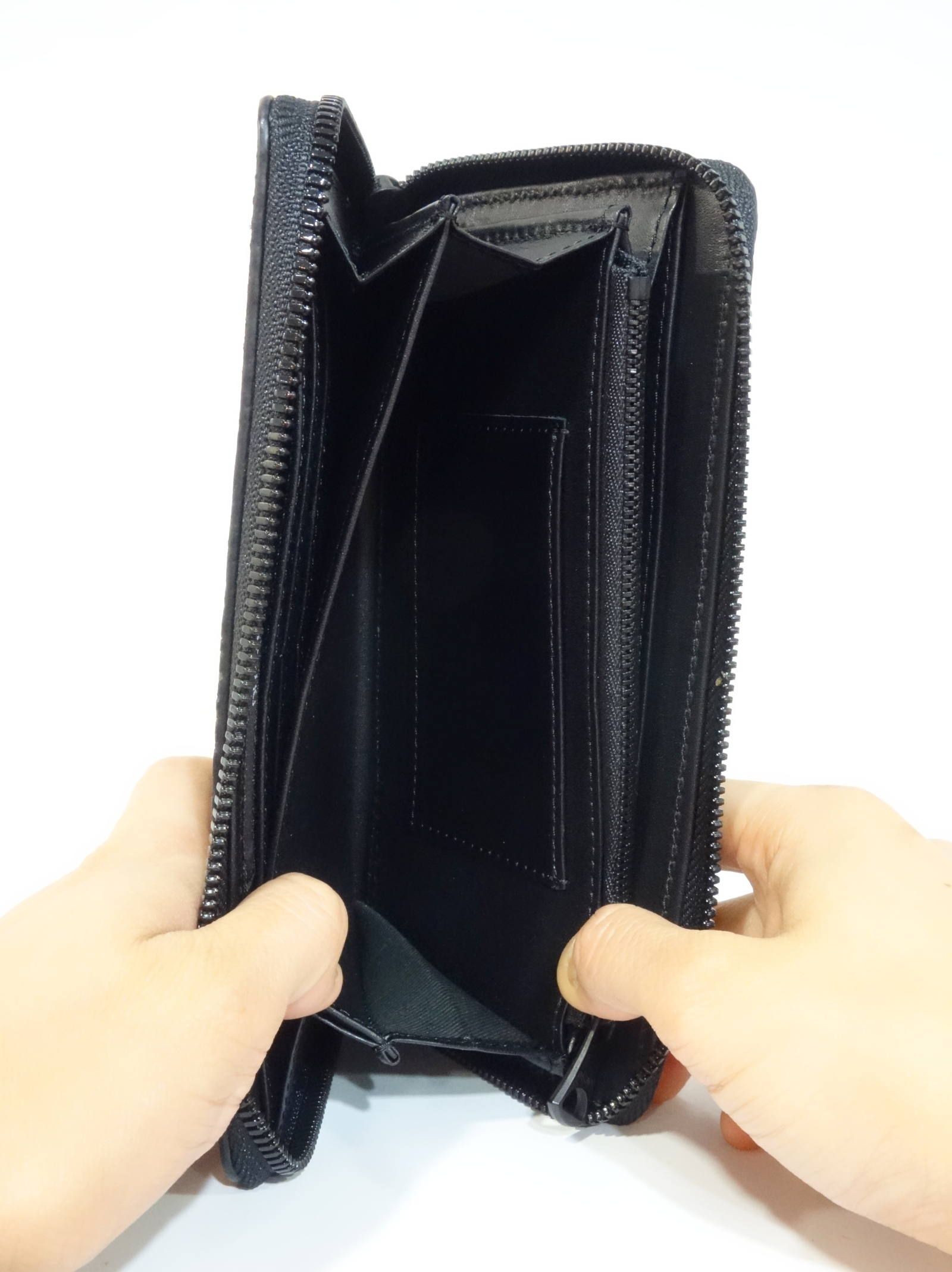 スティングレーラウンドウォレット / DCD-01097 / 長財布