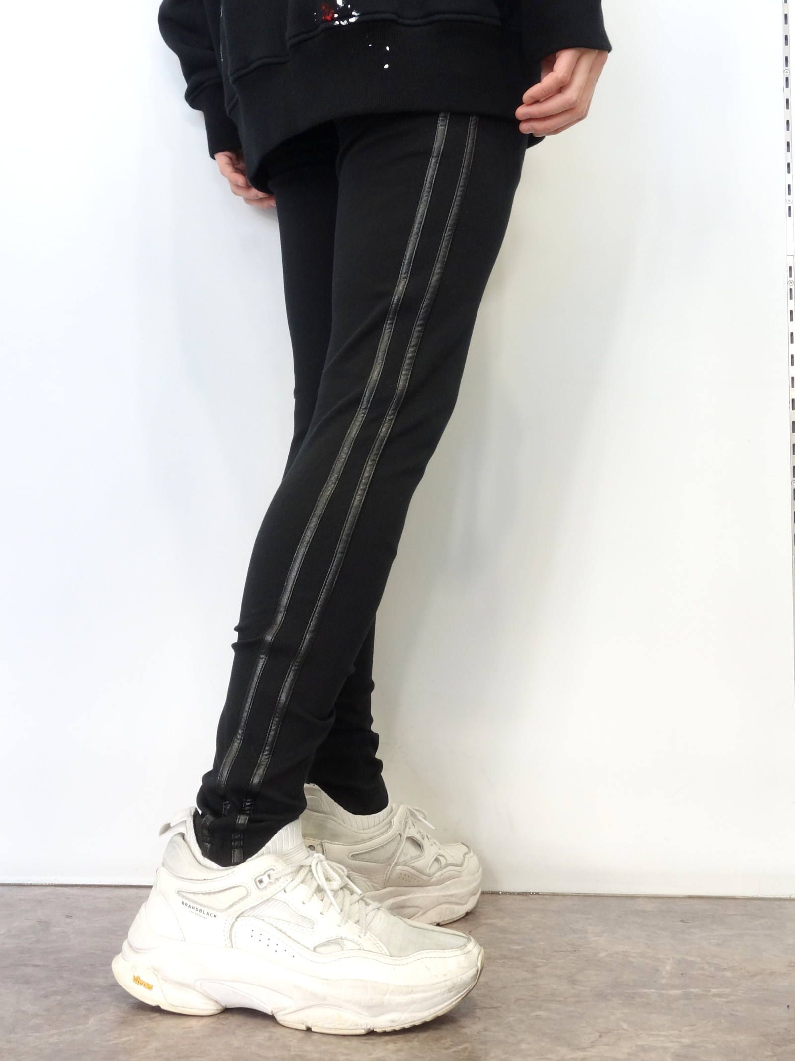 BLIND LINE PT / BASIC-ST-008 / ラインパンツ / ブラック×レザーブラック (1月上旬入荷予定)