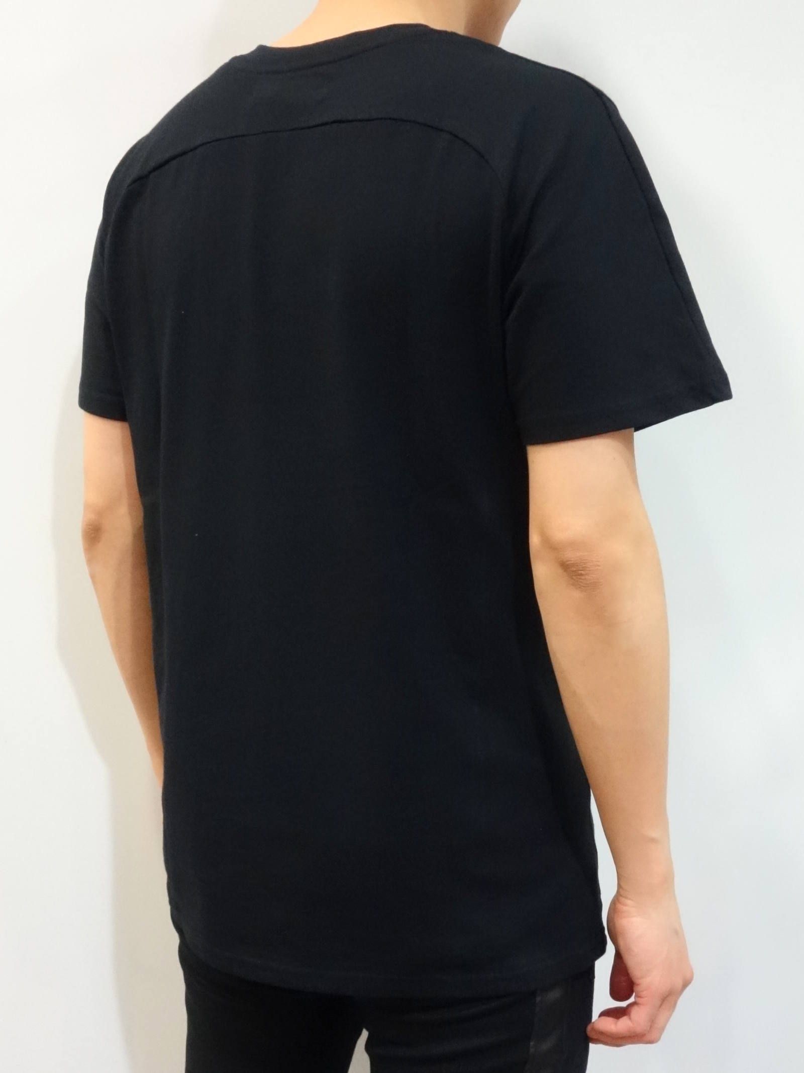 カラフルラインストーンアーチロゴVネックTシャツ / ust-20007
