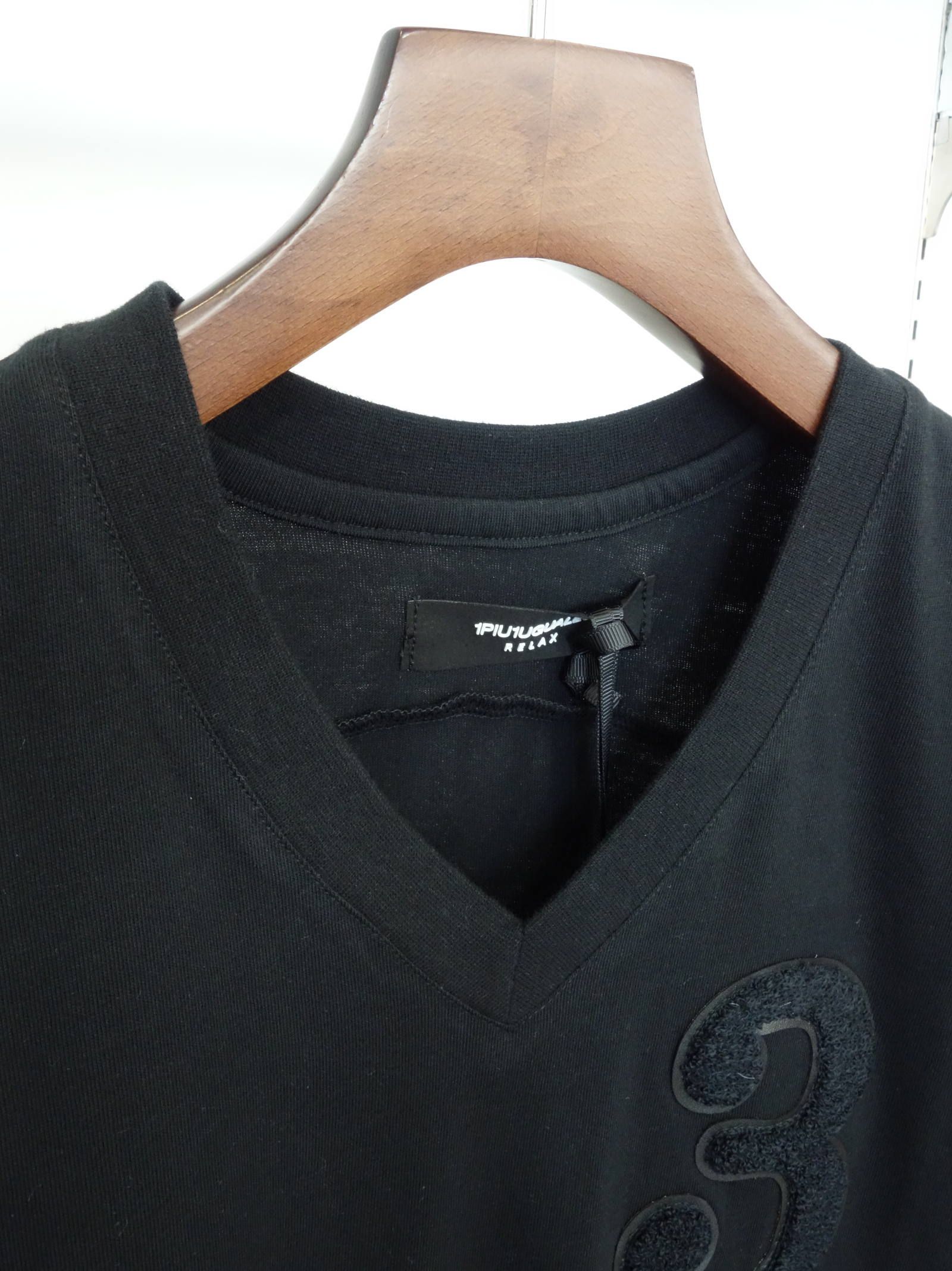 「3」ロゴ サガラVネックTシャツ / ust-20005