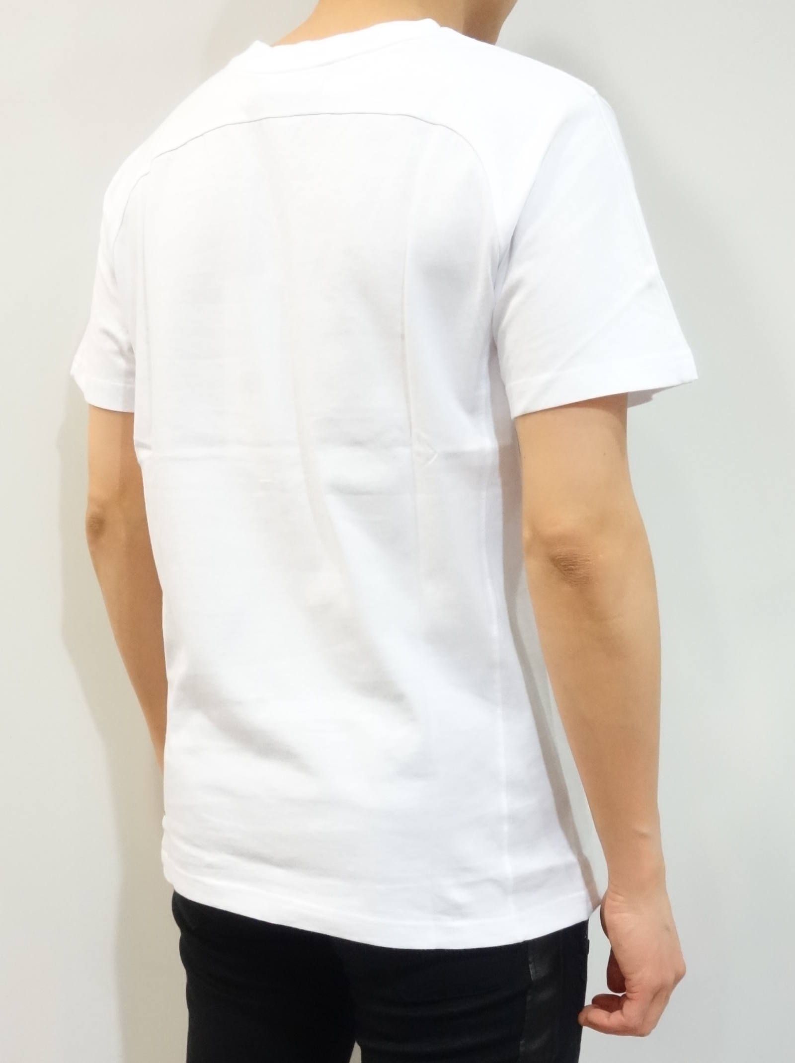 カラフルラインストーンアーチロゴVネックTシャツ / ust-20007
