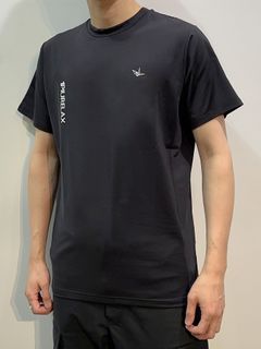 1PIU1UGUALE3 RELAX 縦ロゴ半袖ナイロンTシャツ ust-23026 ブラック LUKE