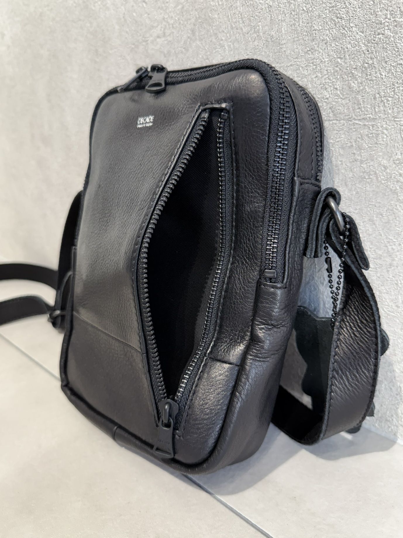 オイルドカウレザー ミニショルダーバッグ / DCD-01460B / ブラック×ブラック