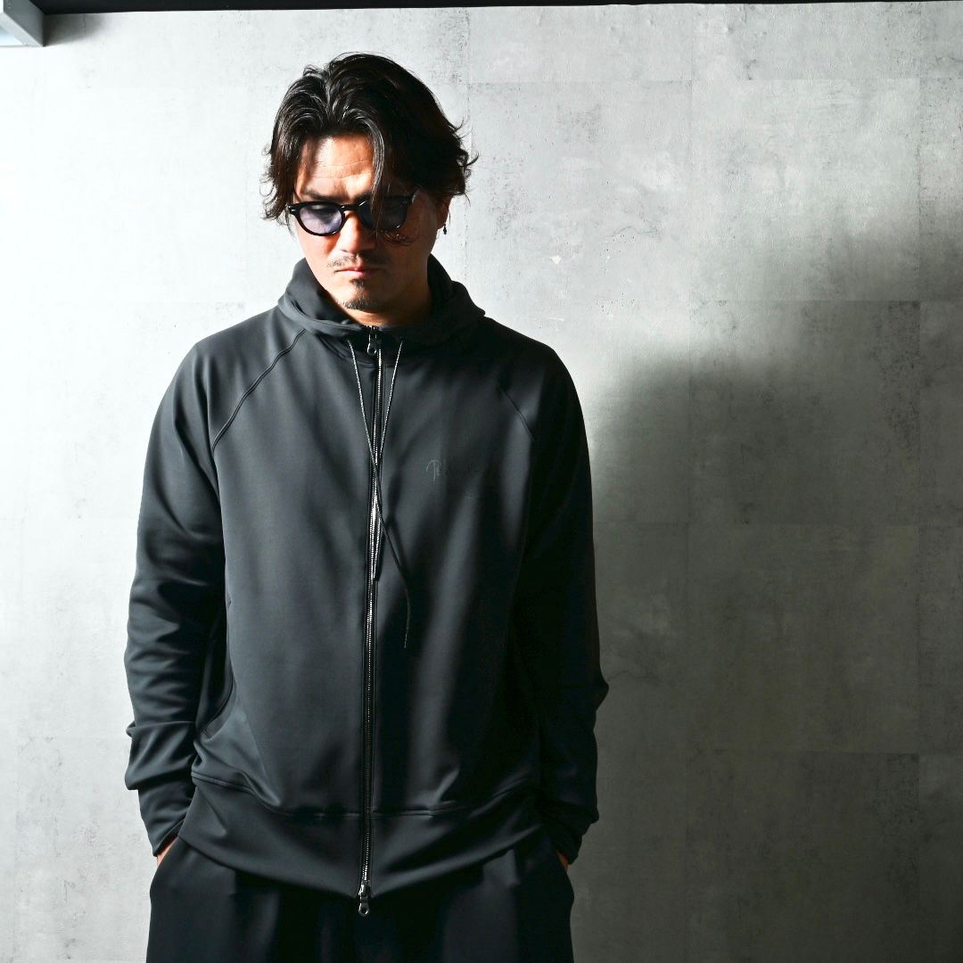 SIGN ZIP HOODIE / DP1-C-002 / サインプリントジップパーカー / ブラック (2月上旬入荷予定)