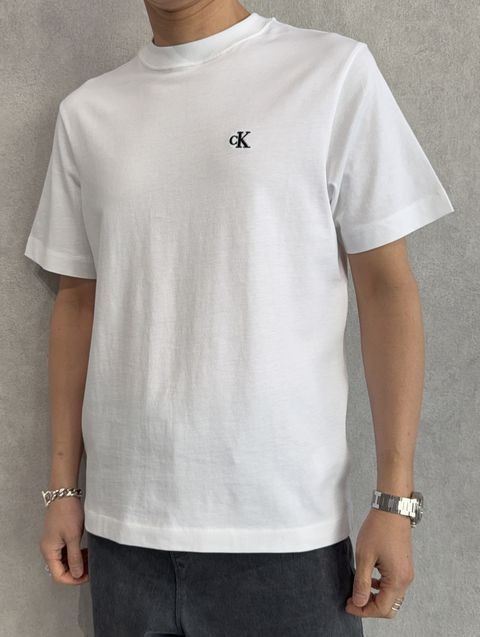 【Jung Kook/ジョングク、MINGYU/ミンギュ着用商品】 ショートスリーブイージーモノグラムTシャツ / 4RC275G / YAF(ホワイト)