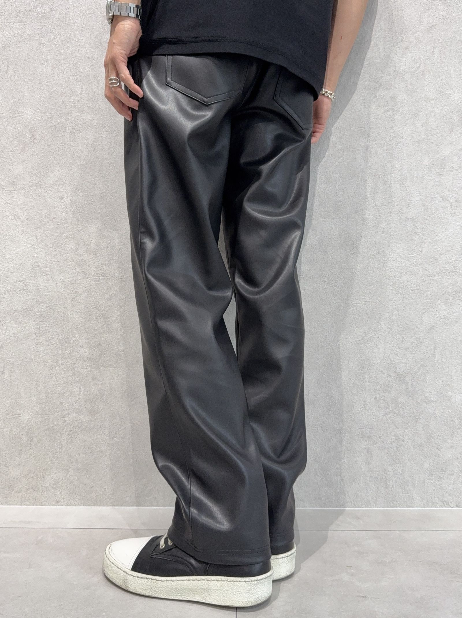 【LUKE別注】 CHRIS EASY WIDE TUCK PANTS / RC37-ST-016WTD / エコレザー ワイドパンツ / ブラック