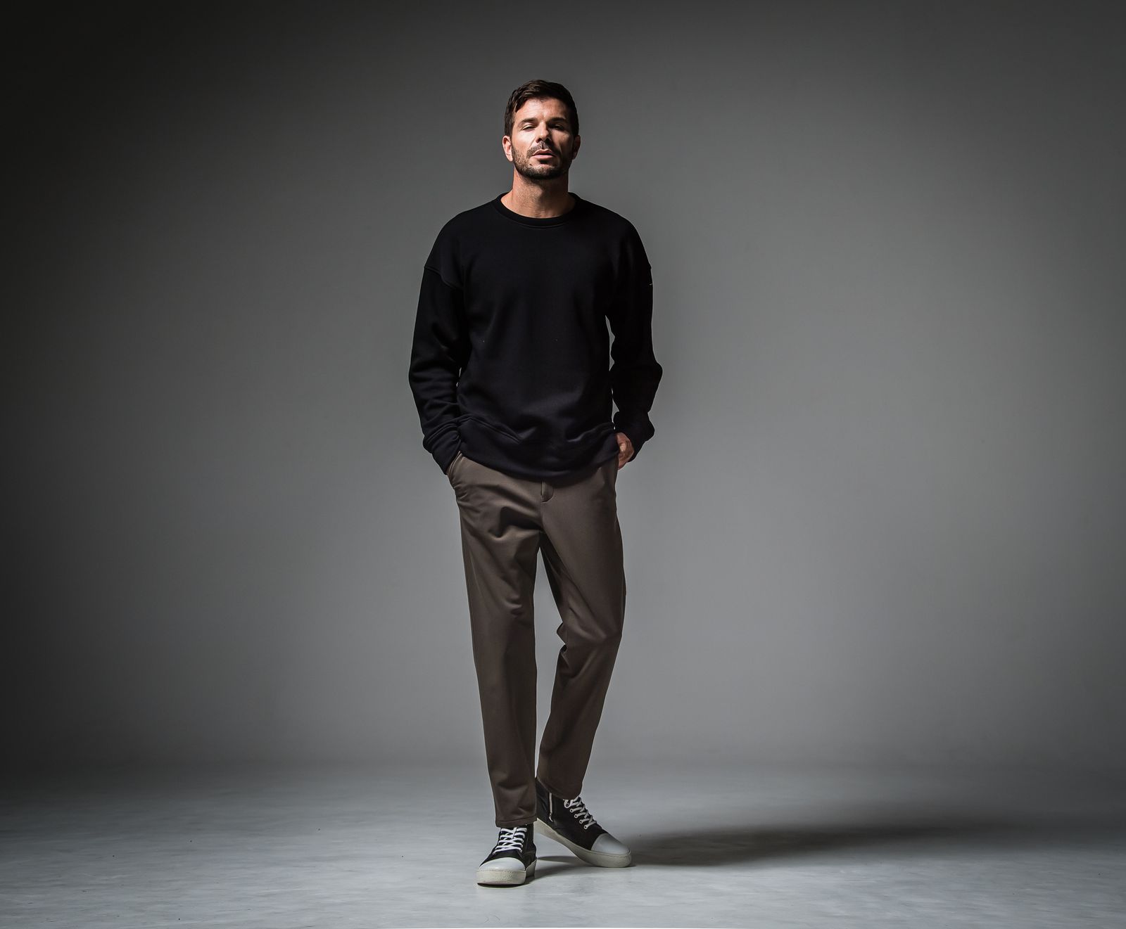 ID BACKROGO VELOURS FLEECE DROP TRAINER / RC30-C-003 / 裏起毛バックロゴトレーナー / ブラック