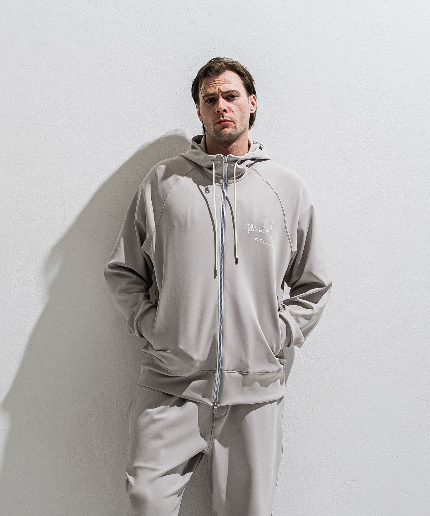 SIGN ZIP HOODIE / DP1-C-002 / サインプリントジップパーカー / グレージュ (2月上旬入荷予定)