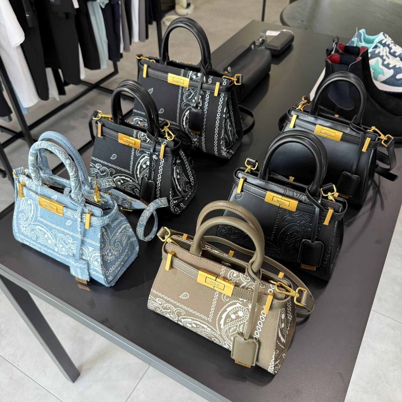 NID DE GUEPES　N.D.G STUDIO ショルダー レザー バッグ NID DE GUEPES(ニドゲープ)商品ページ - Le Paisley Mini Bag