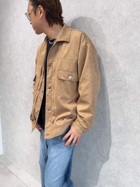 THEアメカジなベージュスエード×デニムのコーデ