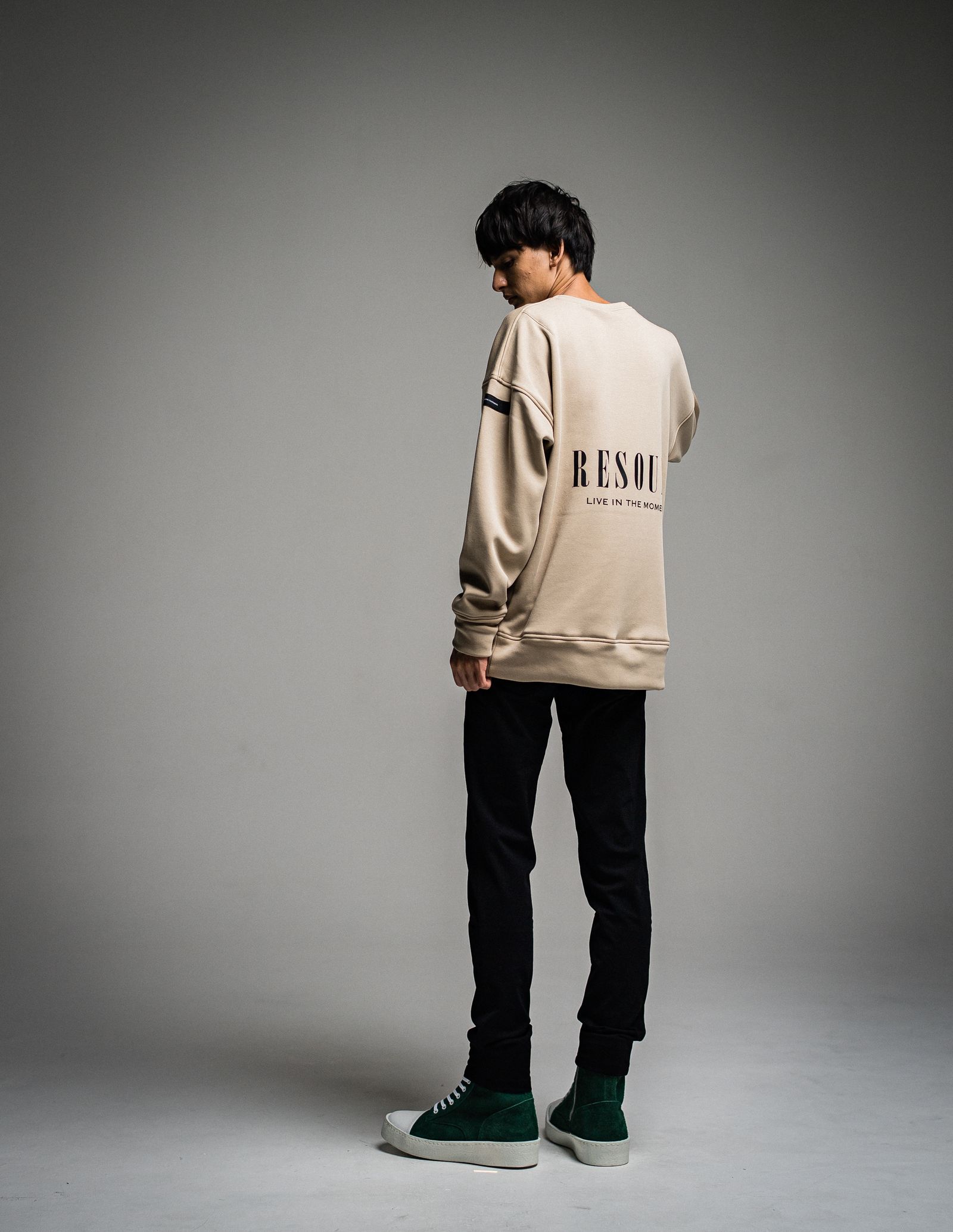 ID BACKROGO VELOURS FLEECE DROP TRAINER / RC26-C-002 / 裏起毛バックロゴトレーナー / ベージュ
