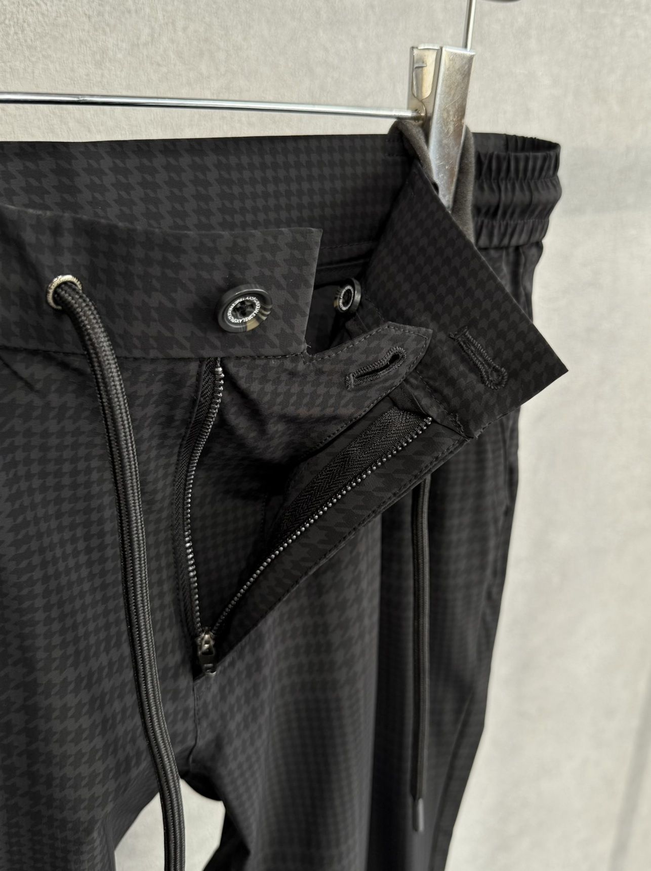 ストレッチナイロンセットアップ / uso-26062,usb-26062 / チャコール×ブラック(グレンチェック)