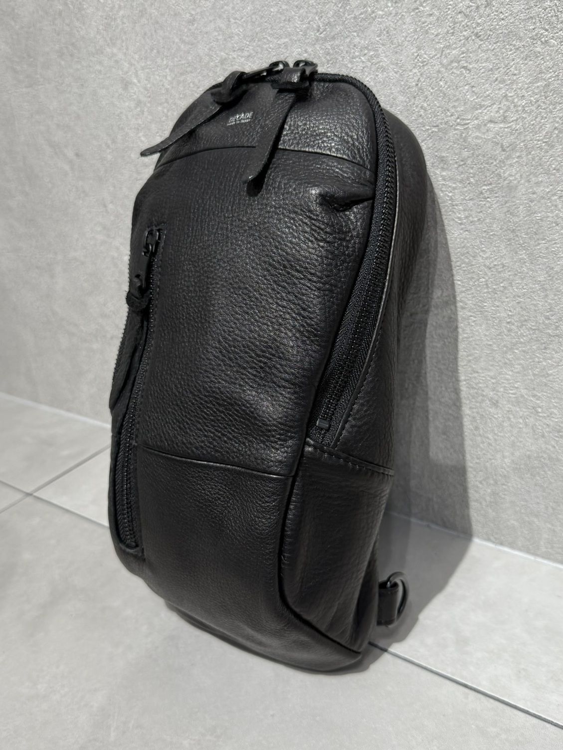 オイルドカウレザー ボディショルダーバッグ / DCD-01075B / ブラック×ブラック