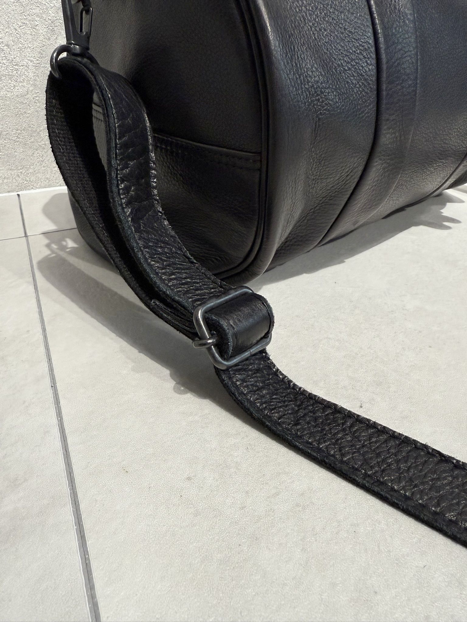 オイルドカウレザー ボストンショルダーバッグ / DCD-01516B / ブラック×ブラック