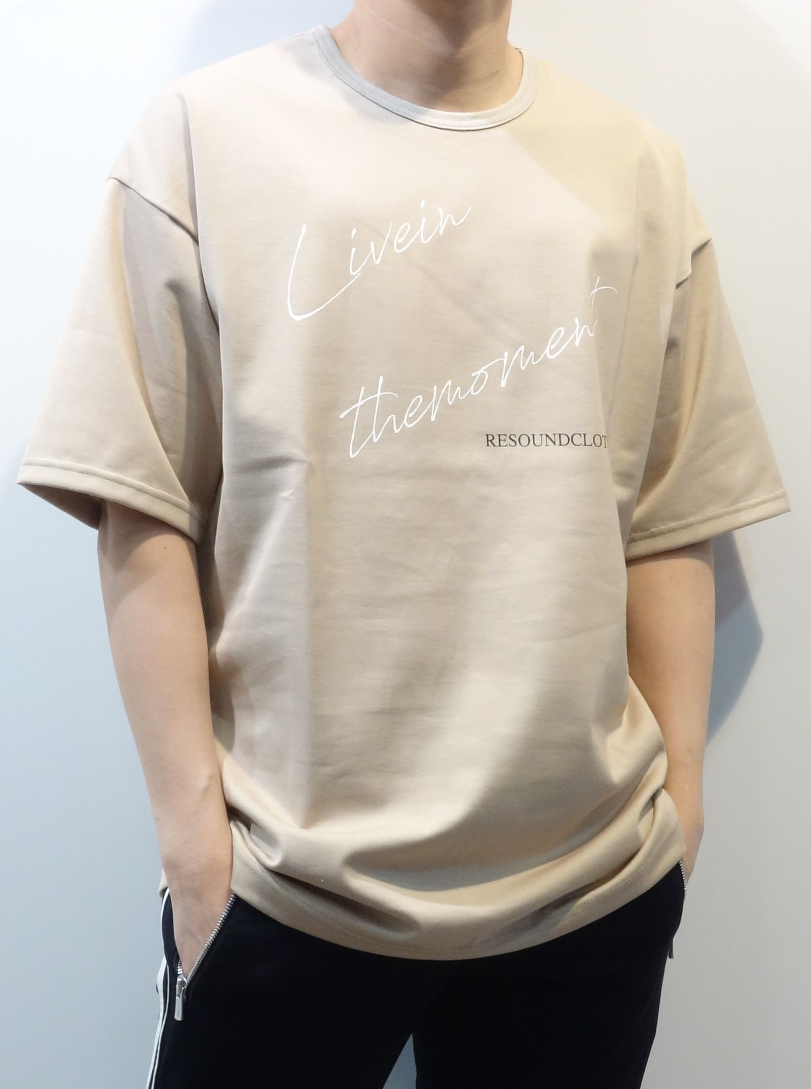 LIVE IN THE MORMENT LOOSE TEE / RC23-T-003 / プリントビッグTシャツ
