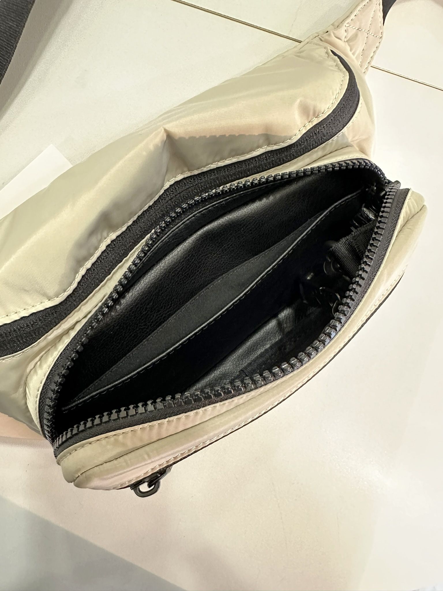 PACKABLE WAISTBAG / HP2185 / パッカブルボディーバッグ / ベージュ×ブラック