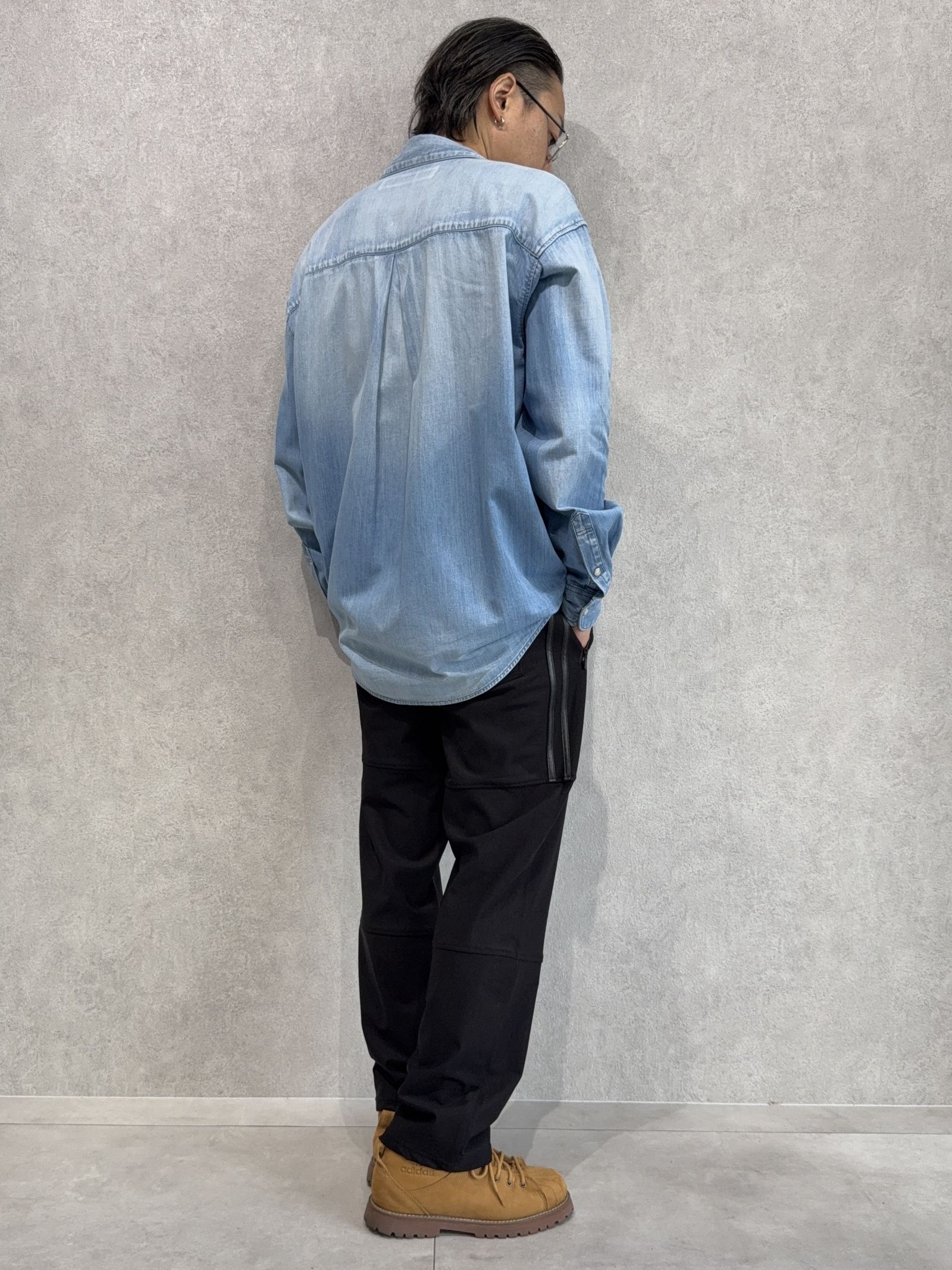 新作裏起毛ワイドラインパンツに愛用デニムシャツ