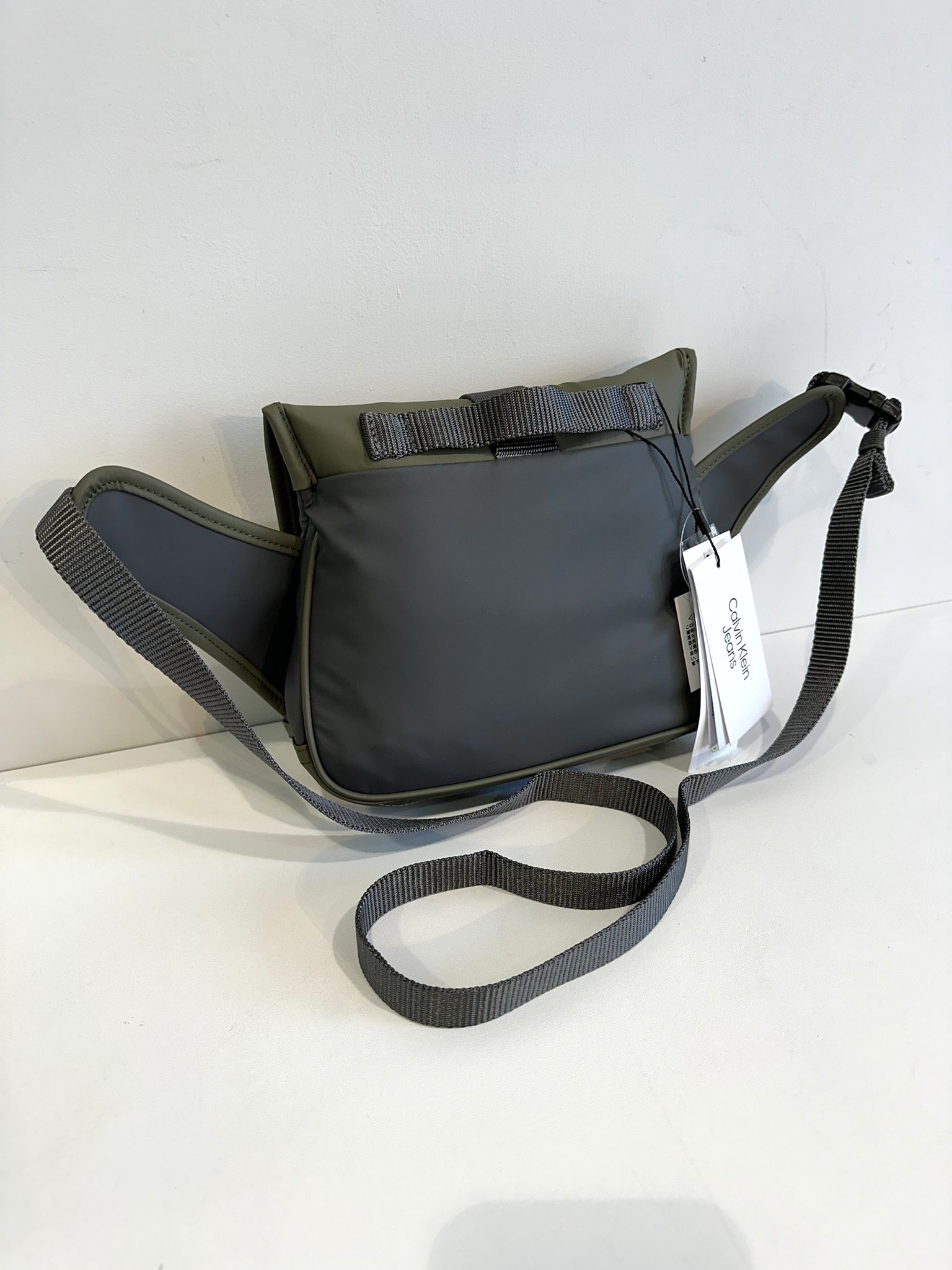 Calvin Klein - UTILITARIAN CAMERA WAISTBAG 22 / HH3834 / ボディー