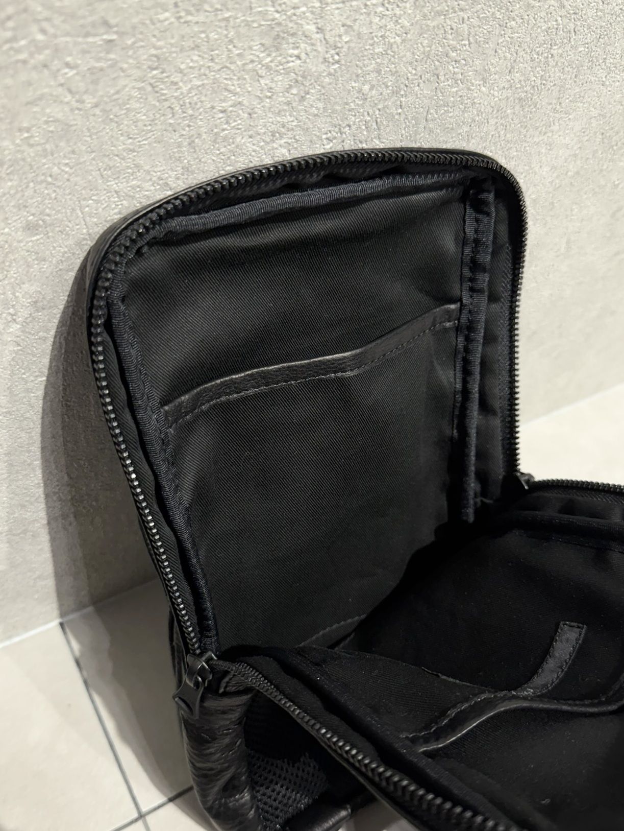 オイルドカウレザー ボディショルダーバッグ / DCD-01404B / ブラック×ブラック