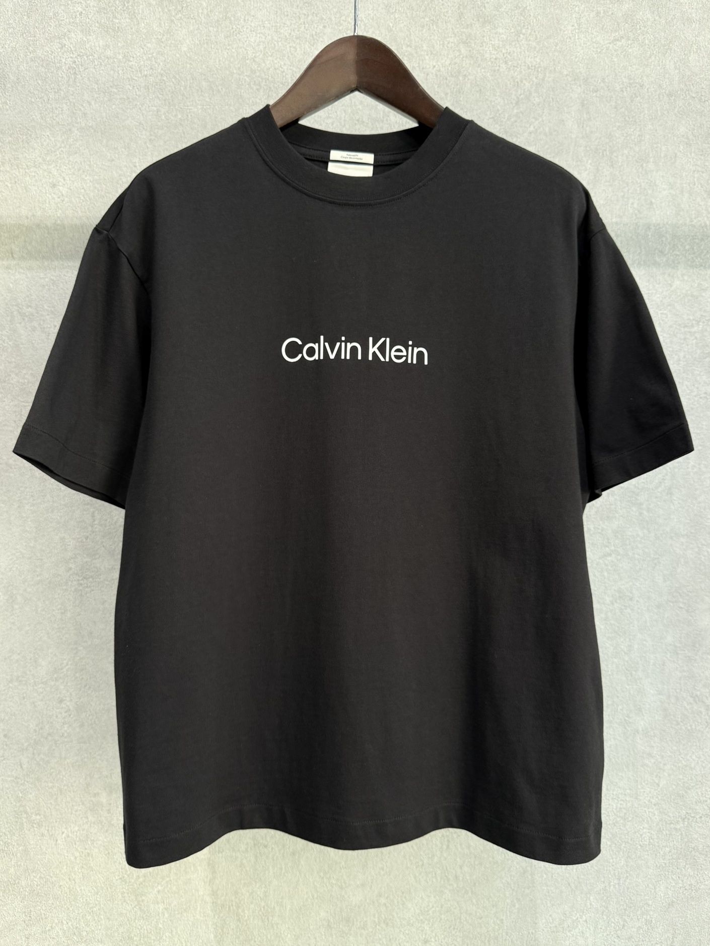 スタンダードロゴ リラックスクルーネックTシャツ / 40HM228 / UB1(ブラック)