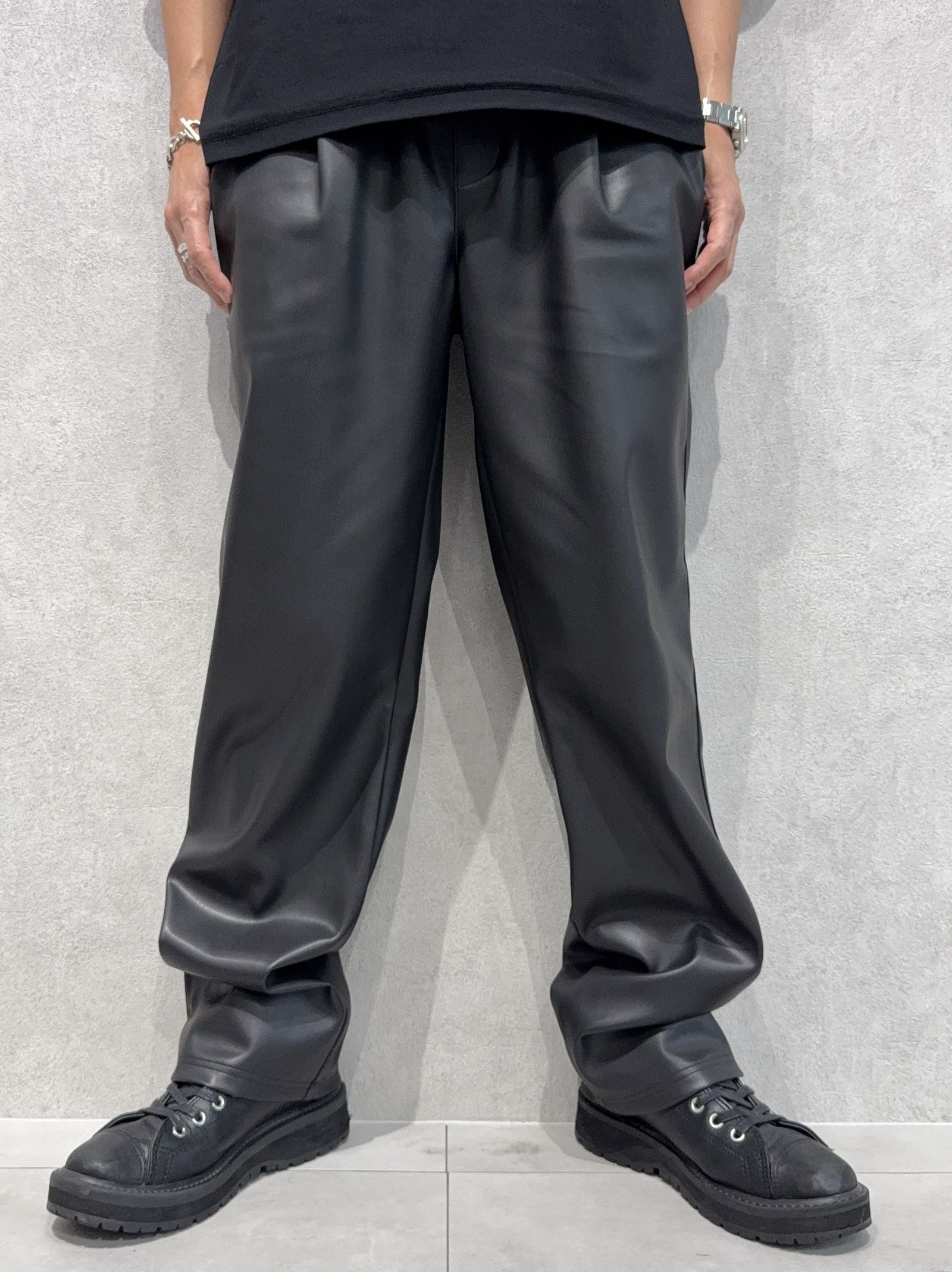 【LUKE別注】 CHRIS EASY WIDE TUCK PANTS / RC37-ST-016WTD / エコレザー ワイドパンツ / ブラック