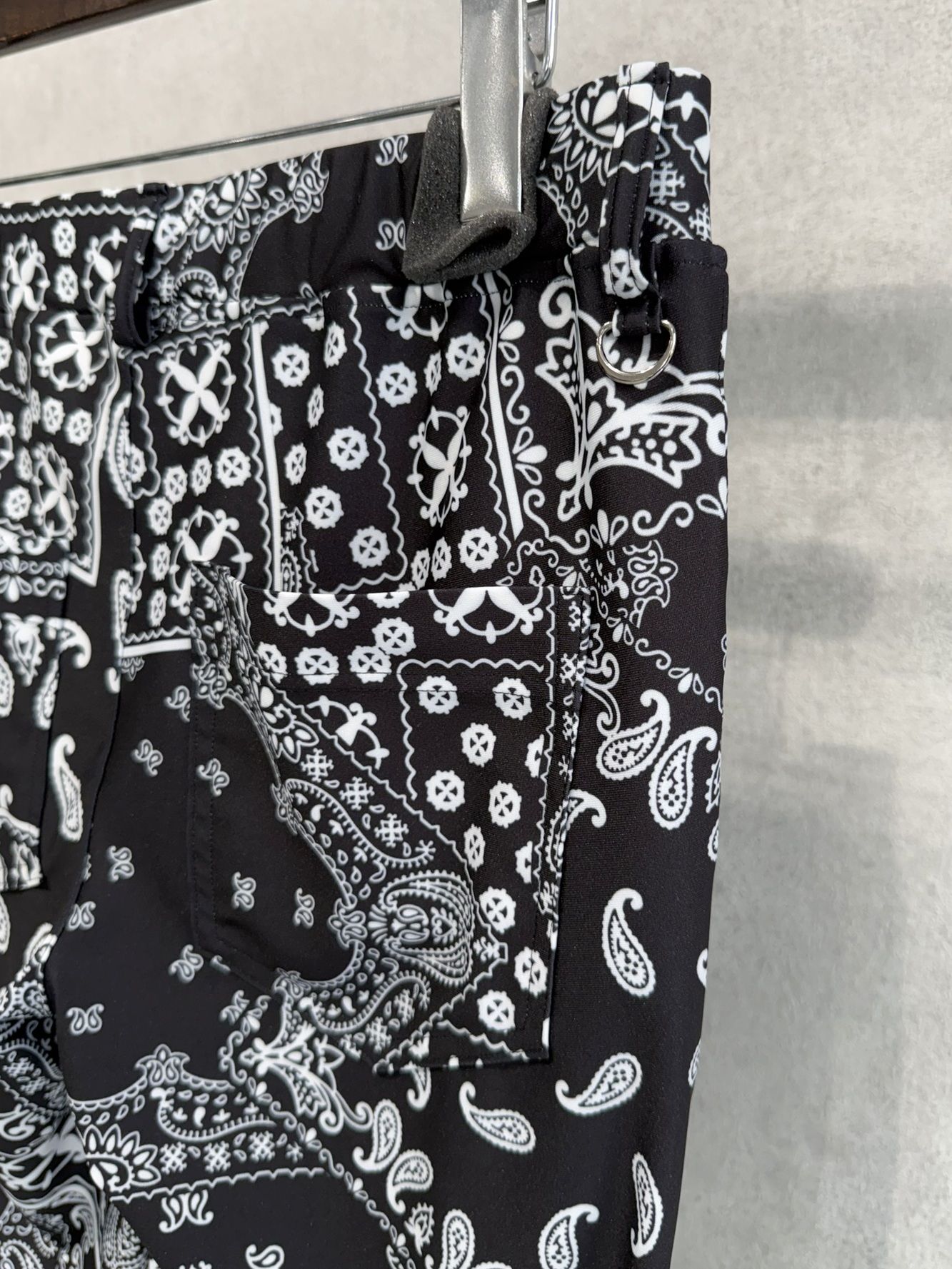 CHRIS EASY TUCK PANTS / RC39-ST-016T / ナイロンイージータックパンツ / バンダナブラック