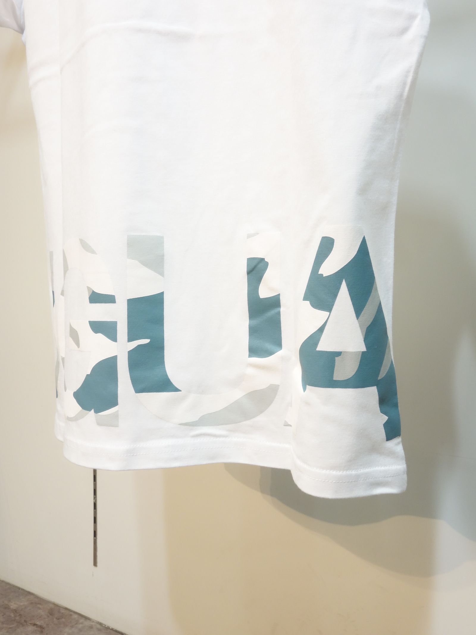 カモ柄ロゴ半袖Tシャツ / ust-22017