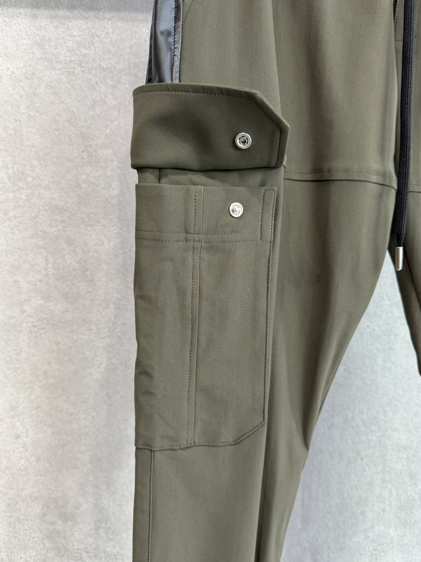 DARRELL CARGO PT / BASIC-ST-010 / ナイロン レザーラインカーゴパンツ / カーキ×レザーブラック