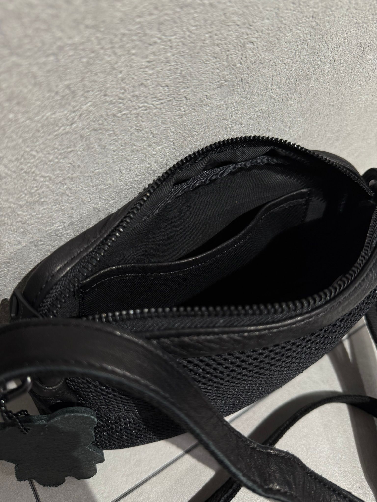 オイルドレザー ミニショルダーバッグ / DCD-01438B / ブラック×ブラック