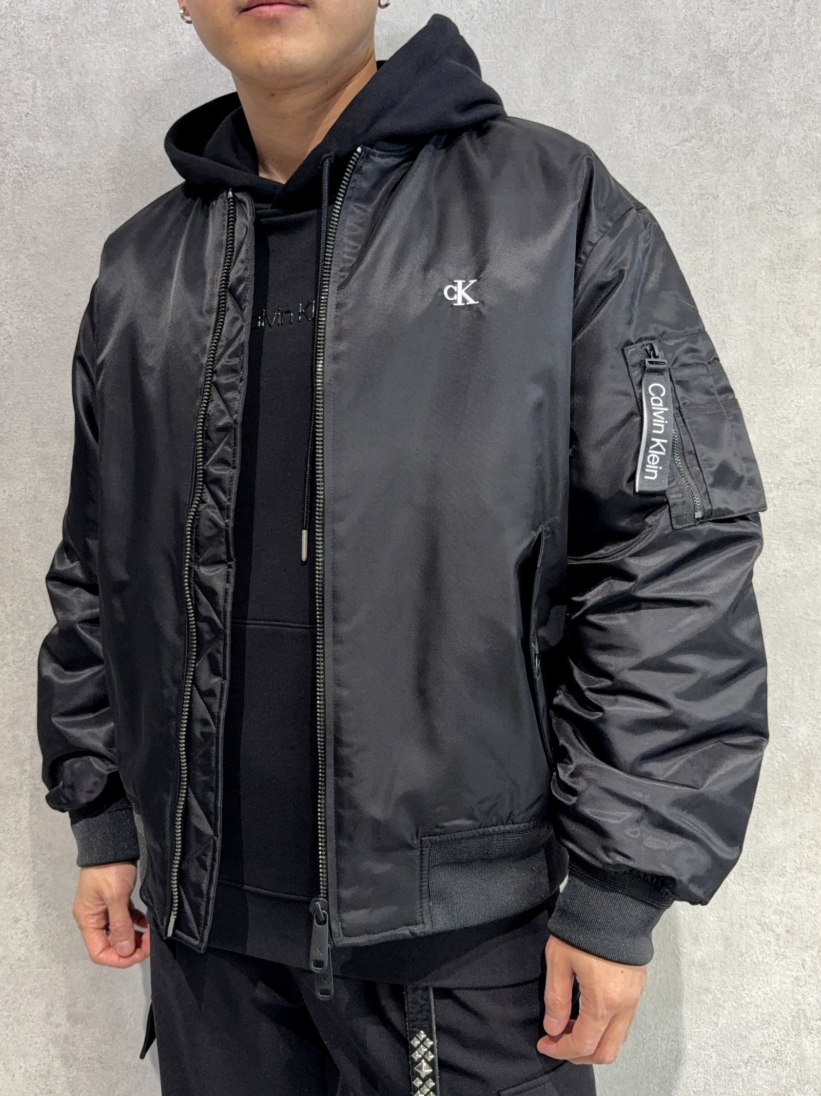 ロングスリーブナイロンボンバージャケット / 4RG505G / UB1(ブラック)