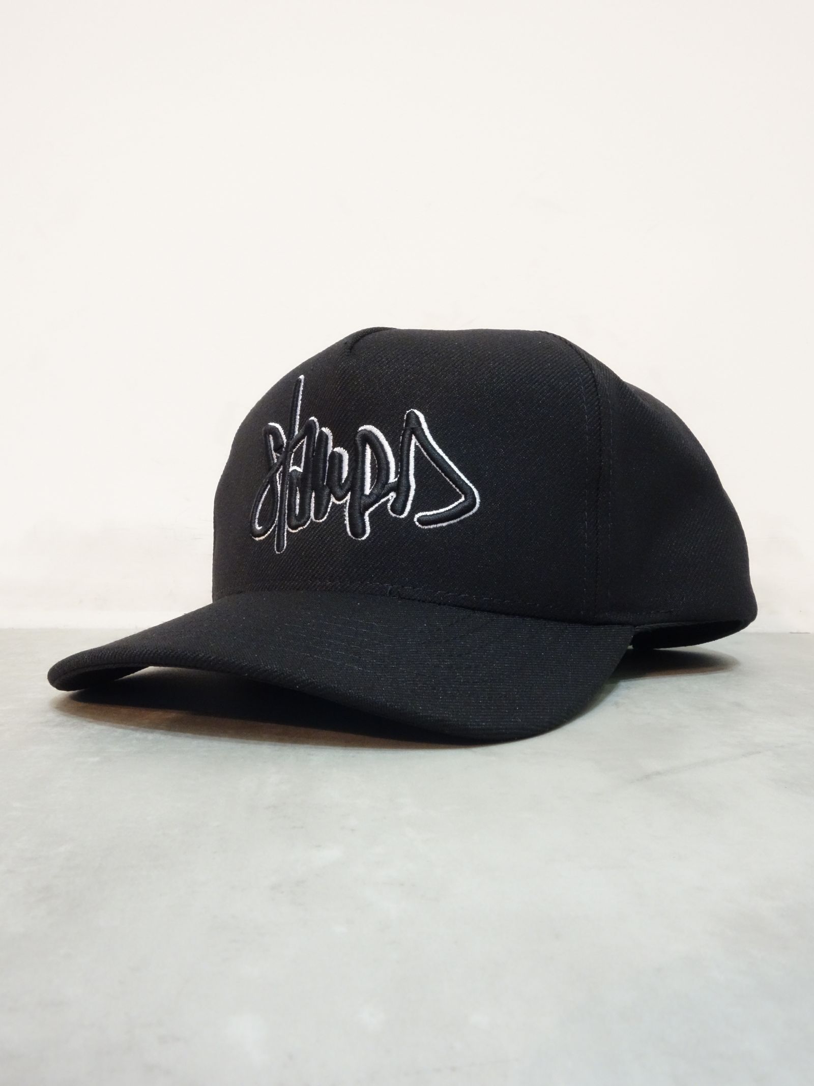 STAMPD - STAMPD SCRIPT 5 PANEL SNAPBACK / SLA-U2880HT / キャップ ...