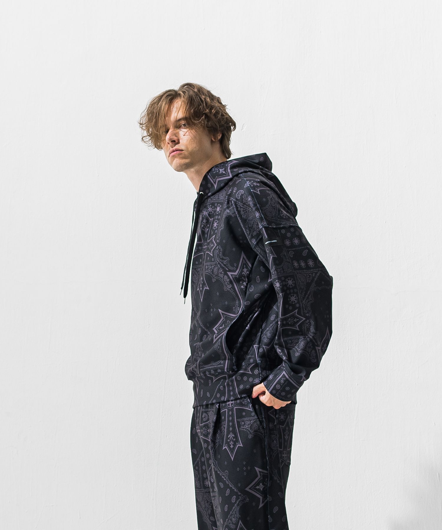 OVER HOODIE / RC42-C-011 / プルオーバーパーカー / クロスブラック (1月上旬入荷予定)