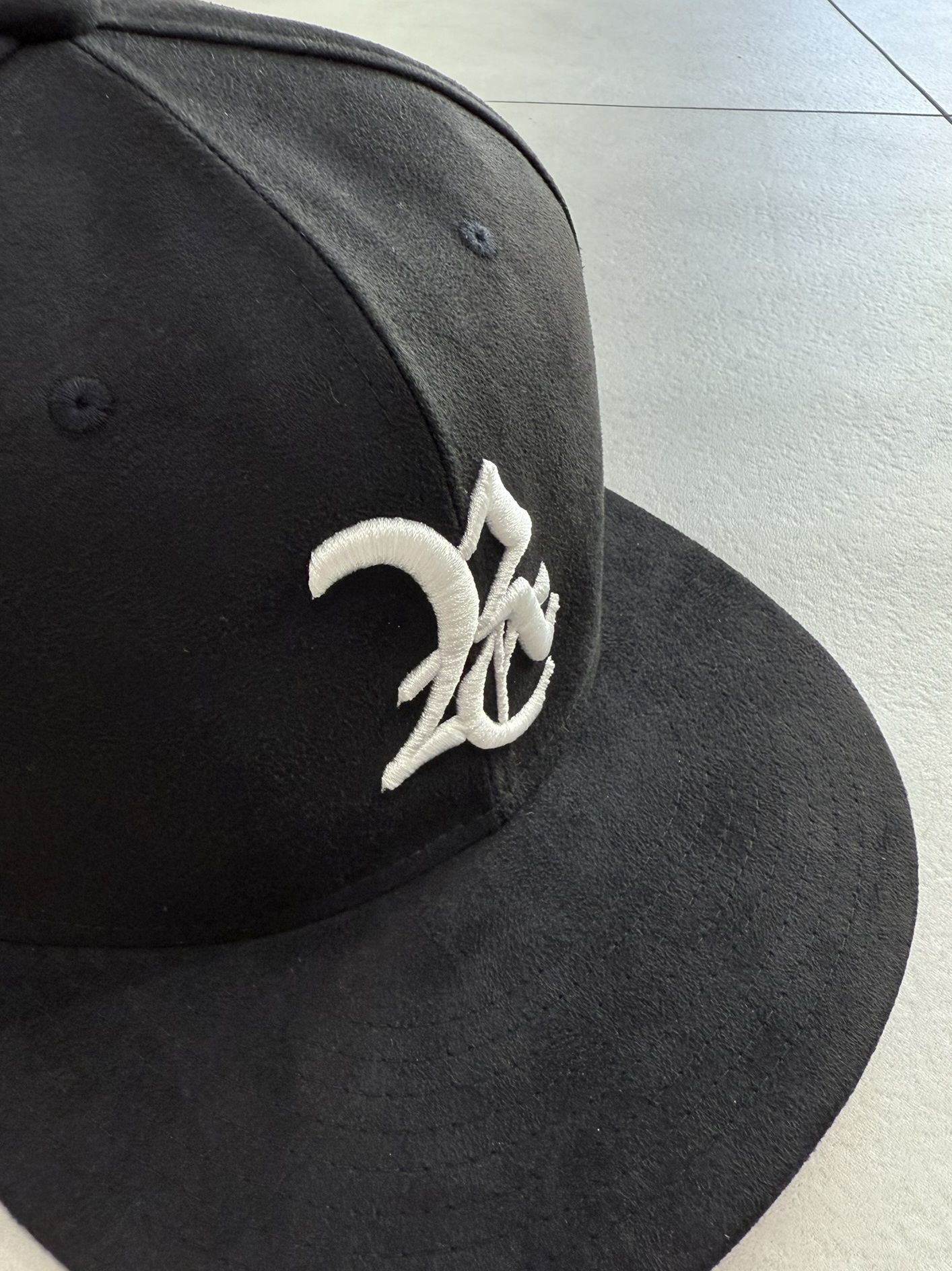 SUEDE RC BB CAP / RC37-CAP-001 / スエードエコレザーべースボールキャップ / ブラック×ホワイト