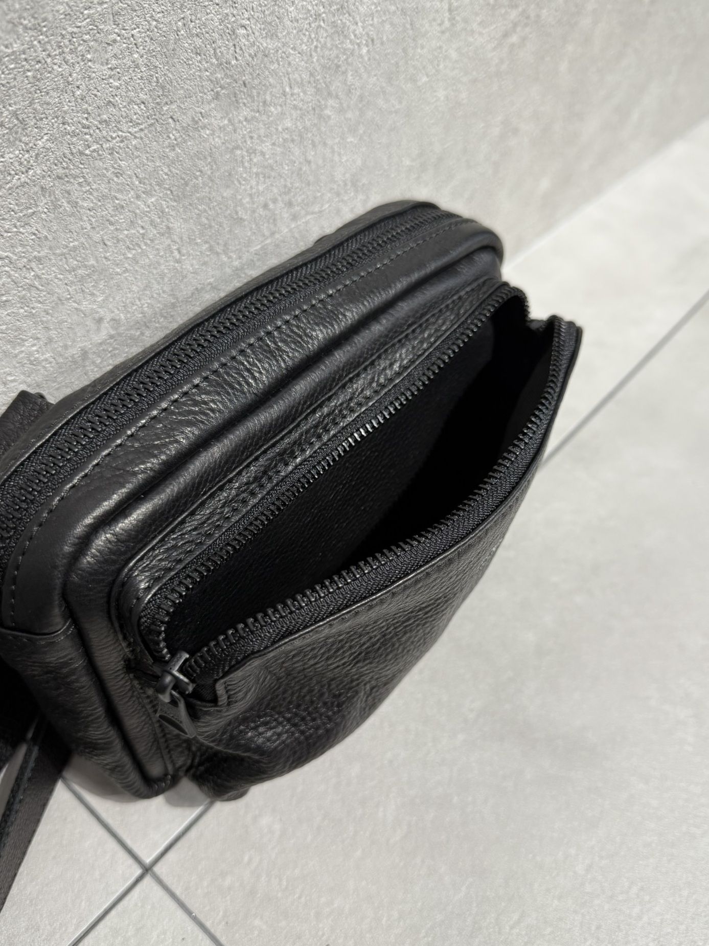 オイルドレザー ミニショルダーバッグ / DCD-01326B / ブラック×ブラック