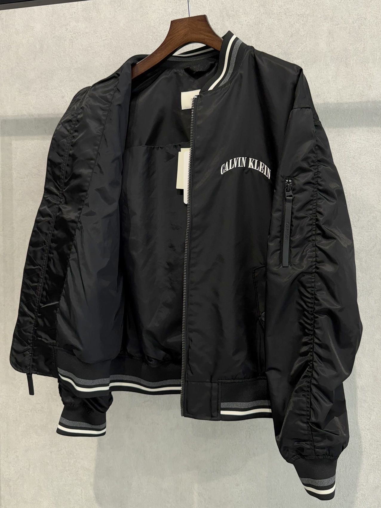 【BTSジョングク着用】ナイロンジップアップブルゾン / 4RF510G / UB1(ブラック)