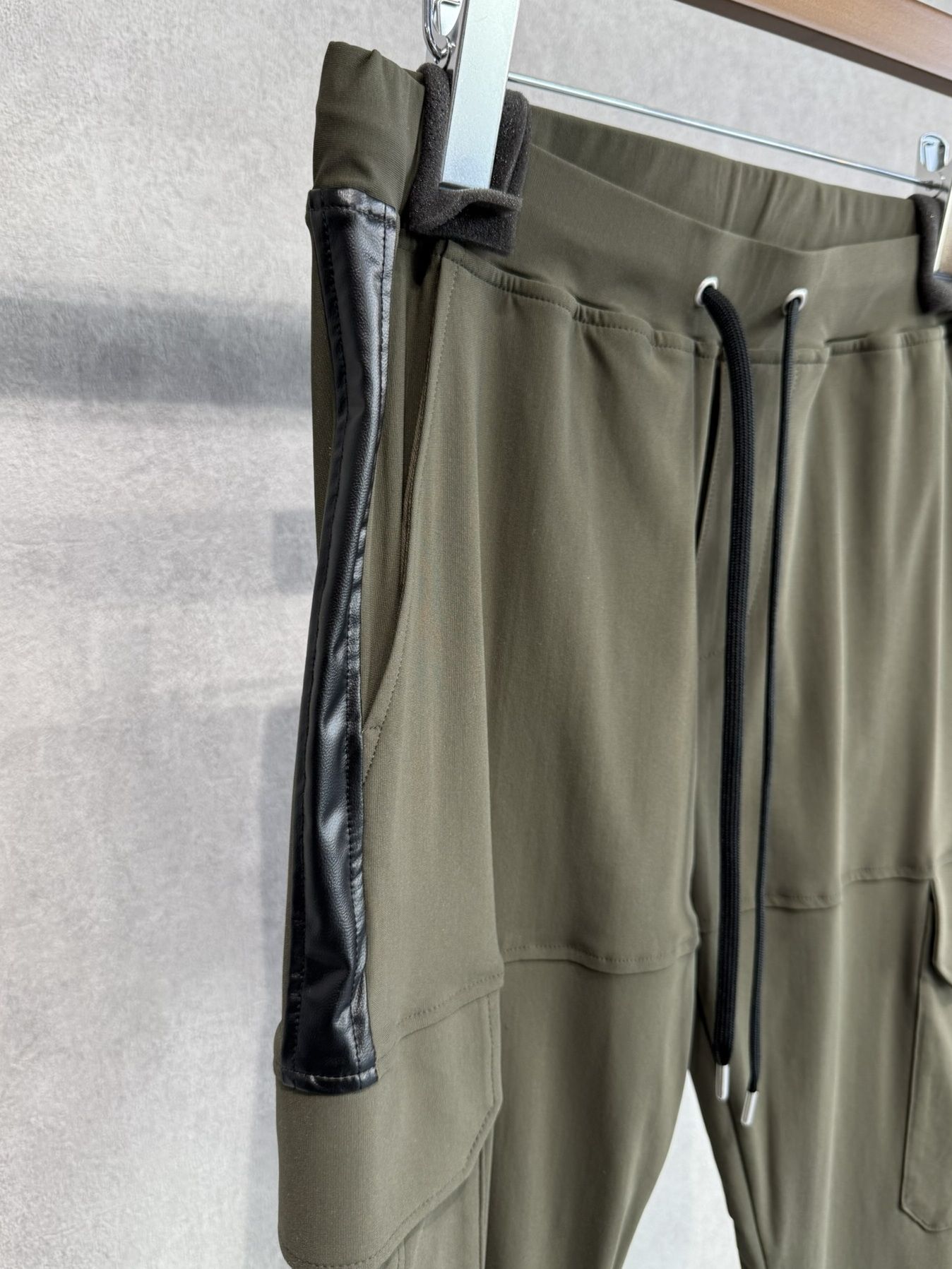 DARRELL CARGO PT / BASIC-ST-010 / ナイロン レザーラインカーゴパンツ / カーキ×レザーブラック