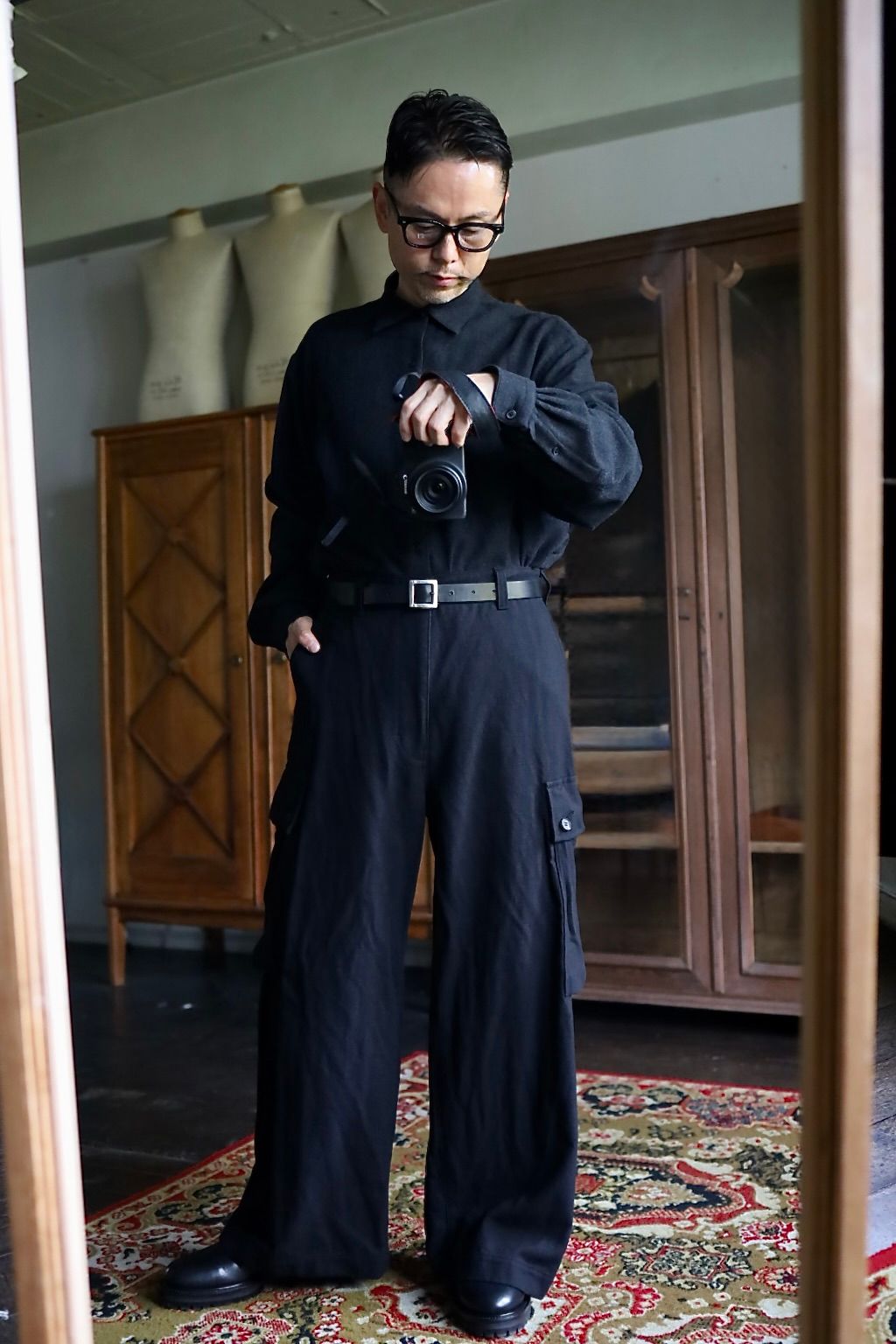 COMME des GARCONS HOMME 綿ウールアーミーサージパンツスタイル2025.11.25.