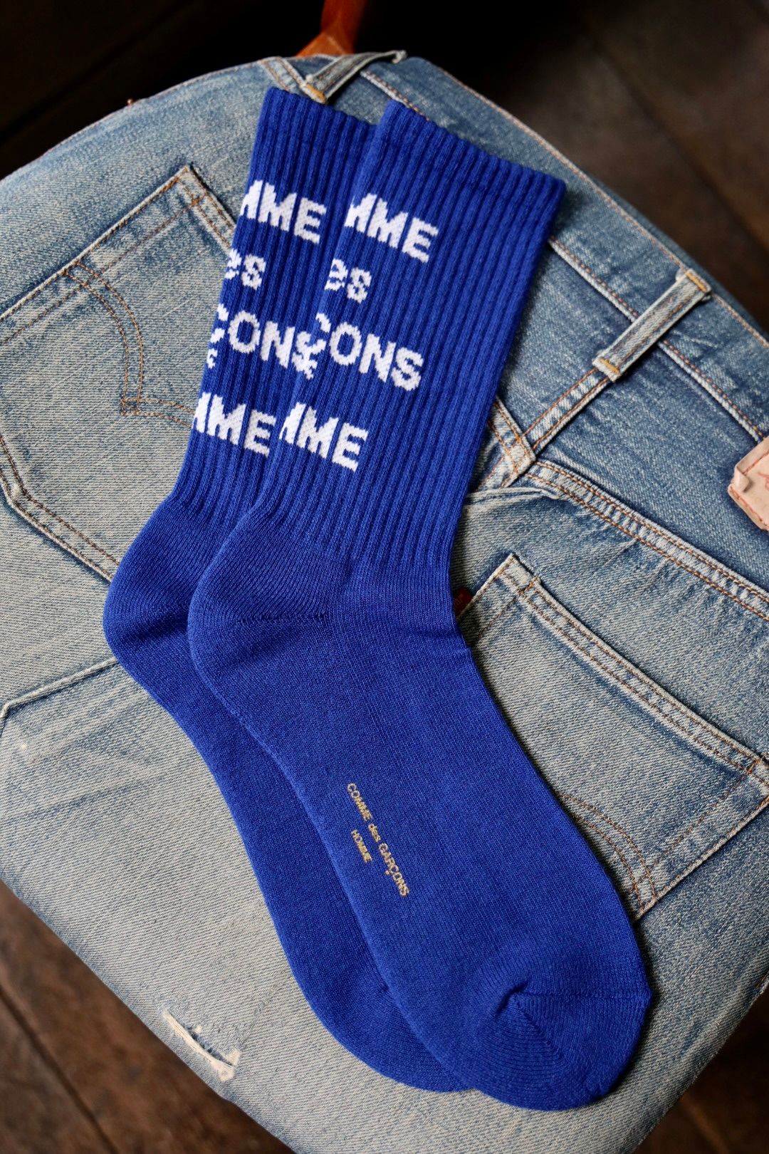 COMME des GARCONS HOMME - コムデギャルソンオム24AW ロゴソックス(HN-K501-051)BLUE | mark